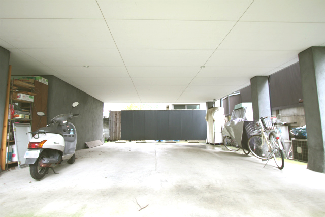 【満車】東麻布駐車場 平置屋根付きハイルーフ車可!【弊社管理物件】